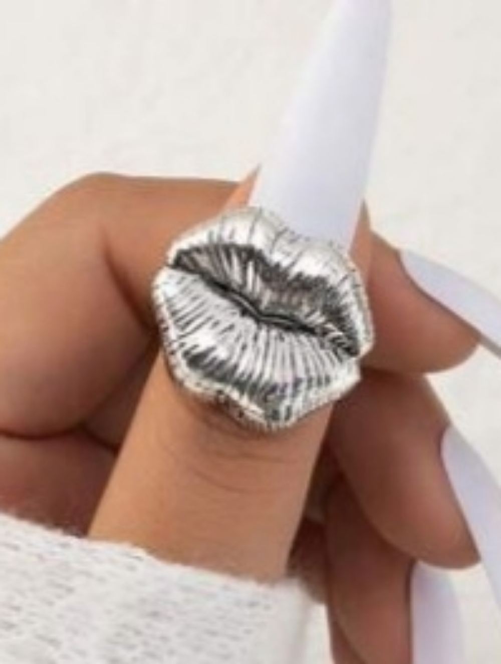 Silver Lip-Shaped Statement Ring - Women Makeup Accessory